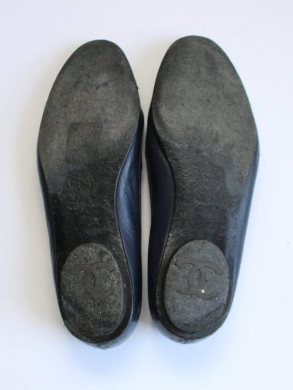 CHANEL Leather Logo Black Navy Blue Ballerina Cap Toe Flats Size 35.5 / 5 US - Picture 11 of 13